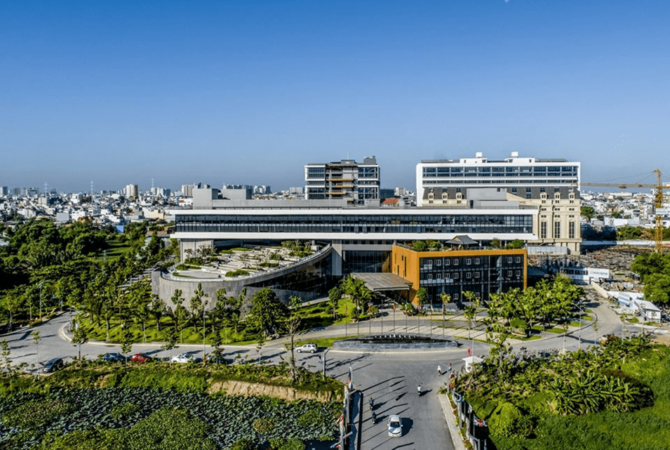 van-lang-university-min